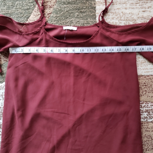 Off the Shoulder Dress - Picture 4 of 7